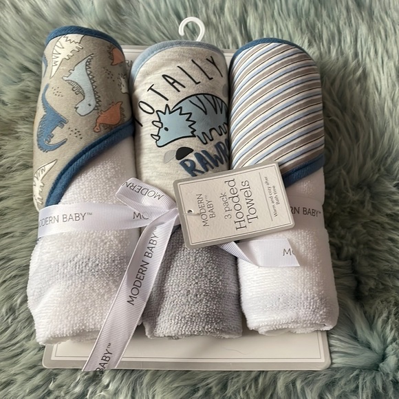 3 dinosaur Hooded towels - Picture 1 of 3